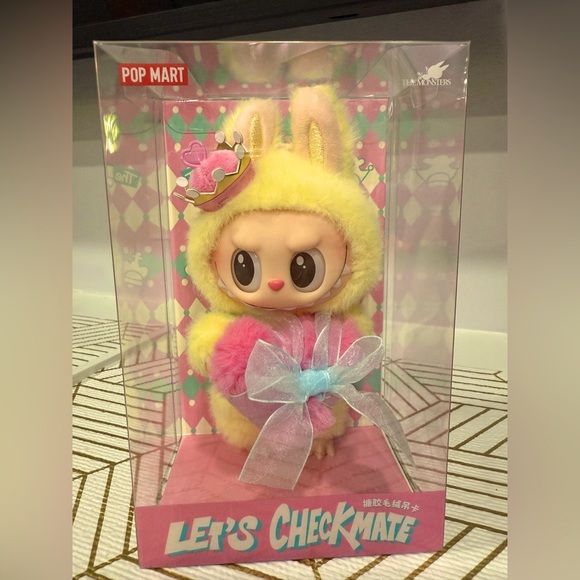 POP MART Let’s Checkmate Yellow Labubu - Picture 1 of 9